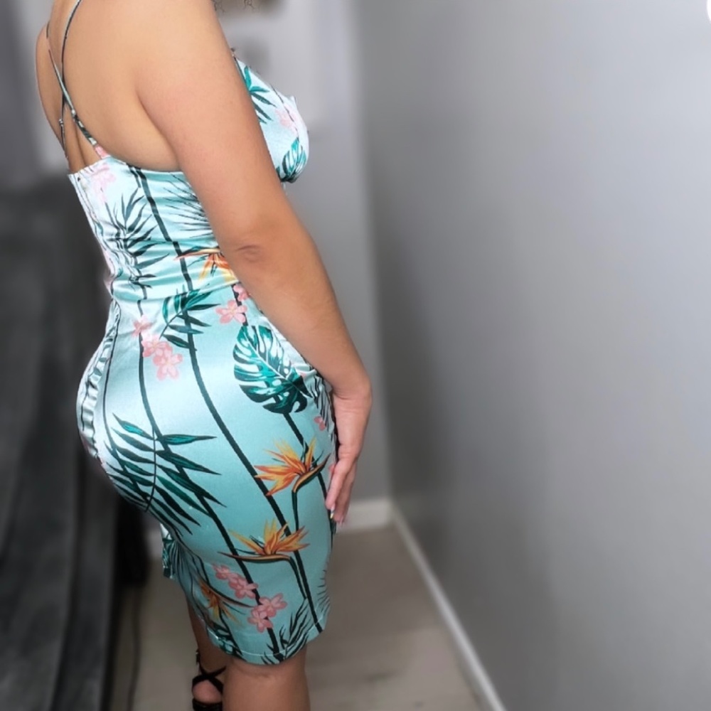 Dress - Picture 2 of 2